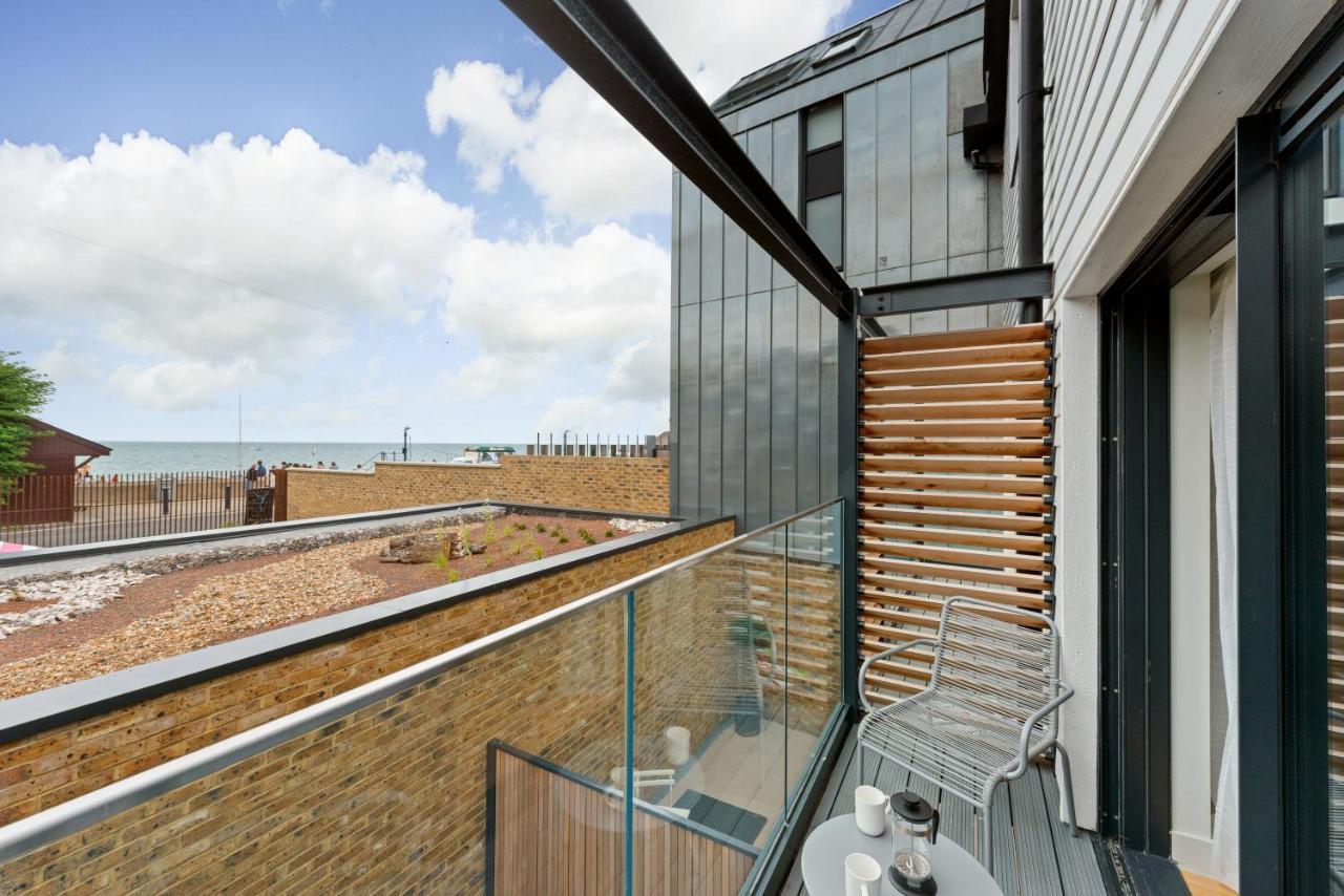 Home With Sea Views Next To The Beach! Whitstable Esterno foto