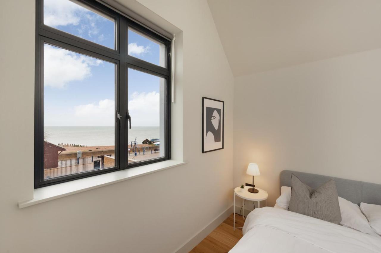 Home With Sea Views Next To The Beach! Whitstable Esterno foto